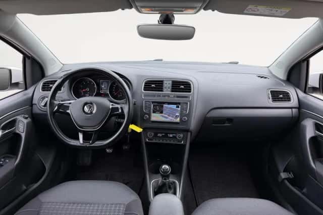 Volkswagen Polo (2015) thumbnail 2