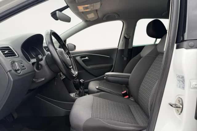 Volkswagen Polo (2015) thumbnail 5
