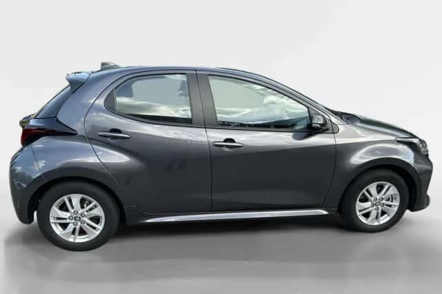 Toyota Yaris (2024) thumbnail 3