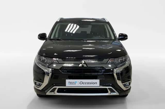 Mitsubishi Outlander (2019) thumbnail 2