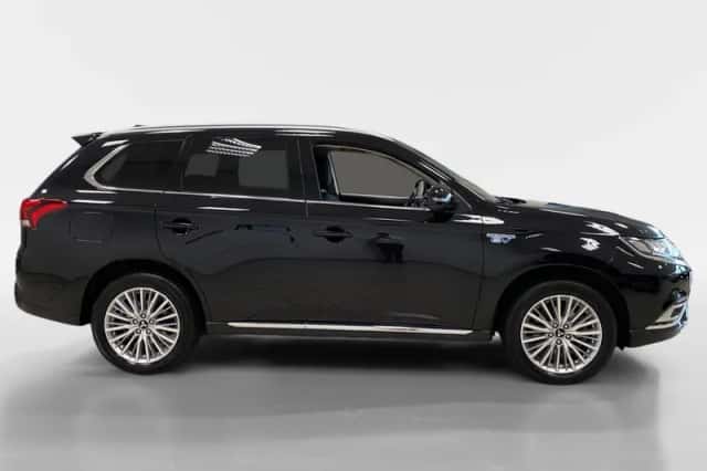 Mitsubishi Outlander (2019) thumbnail 4