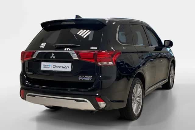 Mitsubishi Outlander (2019) thumbnail 5