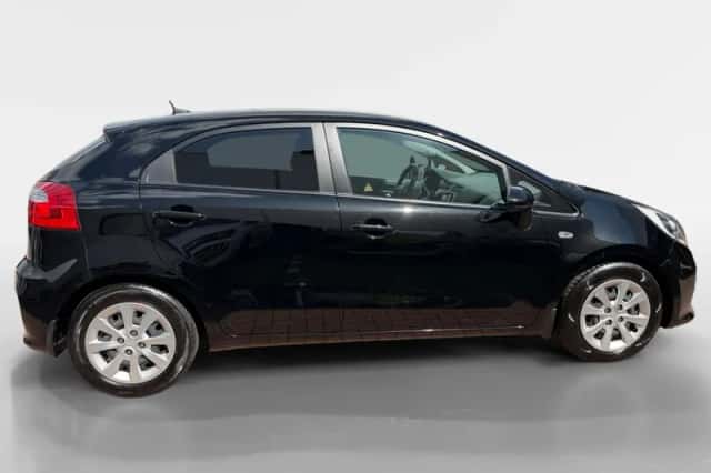 Kia Rio (2015) thumbnail 4