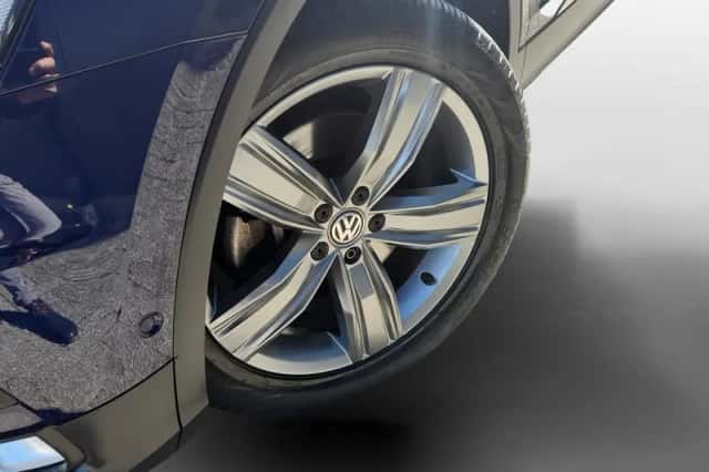 Volkswagen Tiguan (2016) thumbnail 2