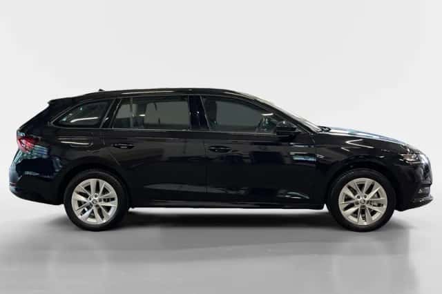 Škoda Octavia (2024) thumbnail 4