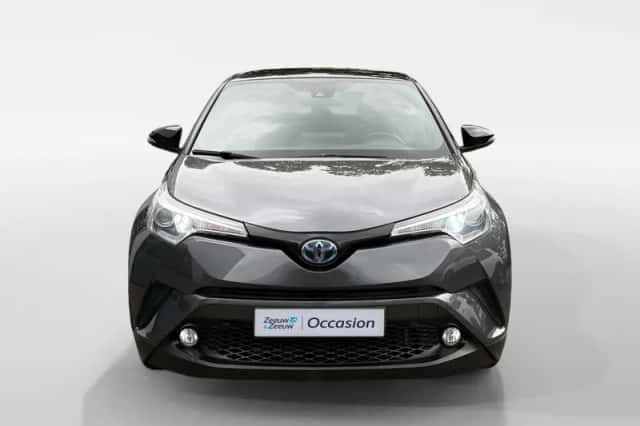 Toyota C-HR (2017) thumbnail 2