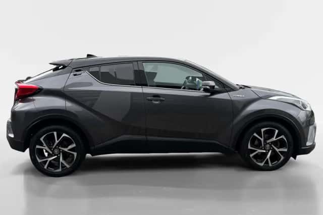 Toyota C-HR (2017) thumbnail 4