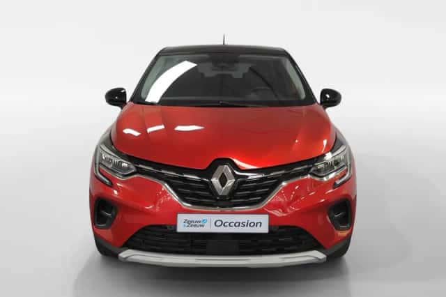 Renault Captur (2022) thumbnail 2