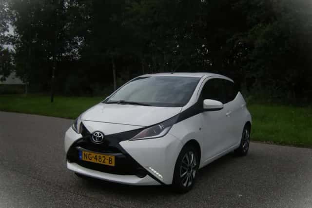 Toyota Aygo (2015) thumbnail 2