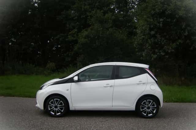 Toyota Aygo (2015) thumbnail 3