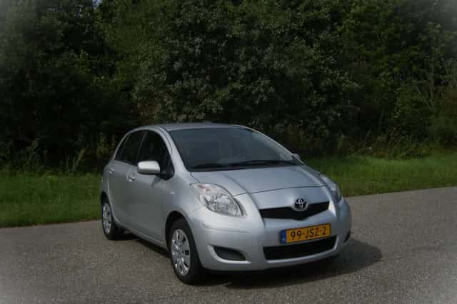 Toyota Yaris (2009) thumbnail 1