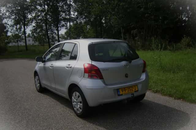 Toyota Yaris (2009) thumbnail 4