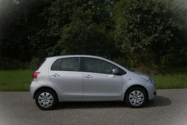 Toyota Yaris (2009) thumbnail 5
