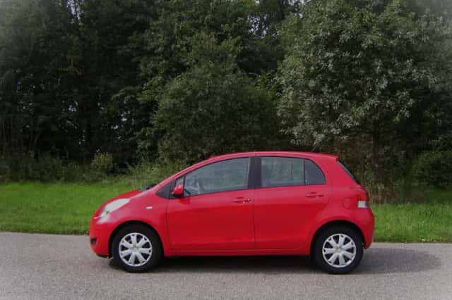 Toyota Yaris (2009) thumbnail 3