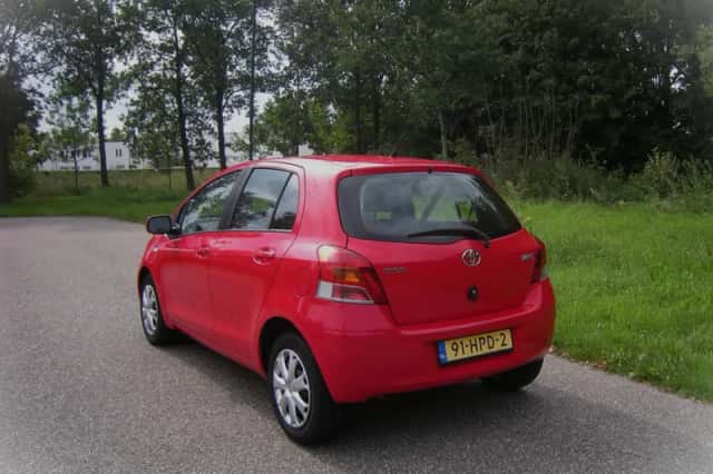 Toyota Yaris (2009) thumbnail 4
