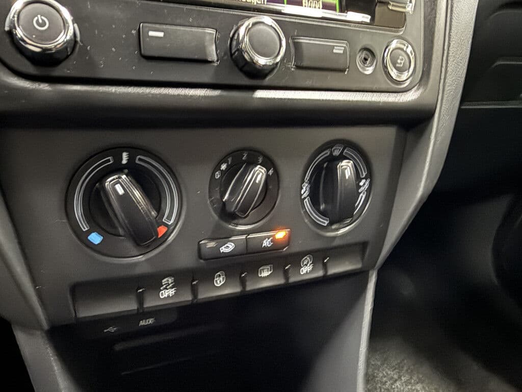 ŠKoda Rapid Spaceback 1.2 Tsi Greentech Ambition Businessline Pro thumbnail 9