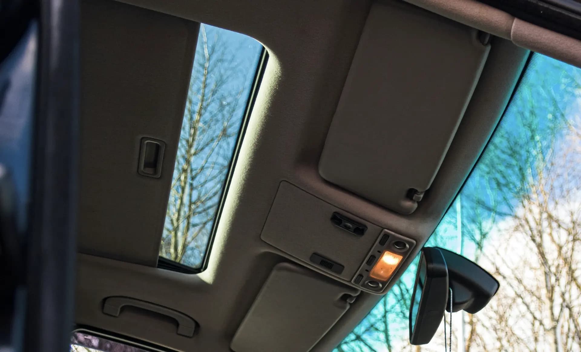 Panoramadak in je auto? Dit moet je weten vóór aanschaf!