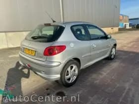 Peugeot 206 1.4-16v Quiksilver Nap/airco/elek.pakket thumbnail 4