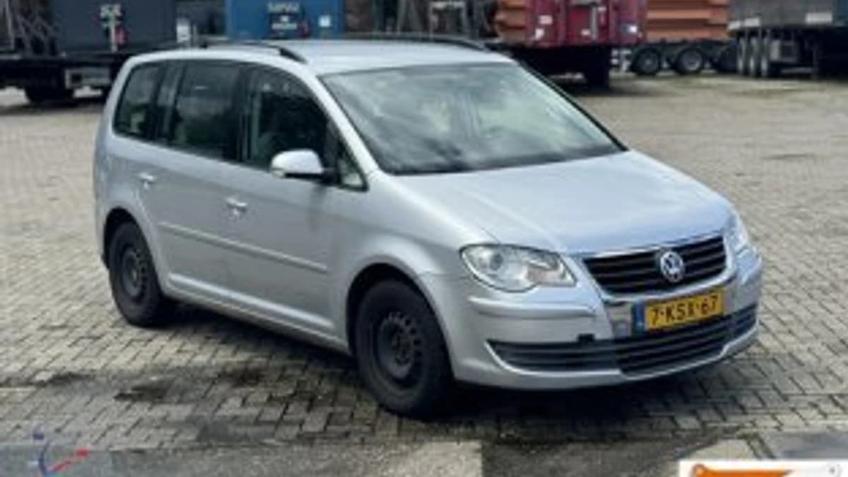 Volkswagen Touran — foto 1
