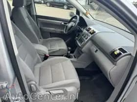 Volkswagen Touran thumbnail 8