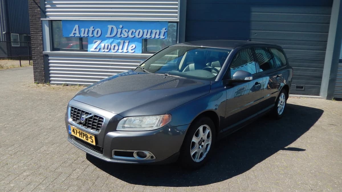 Volvo V70 — foto 1