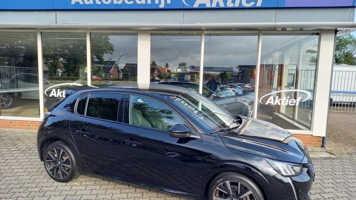 Peugeot 208 — foto 1