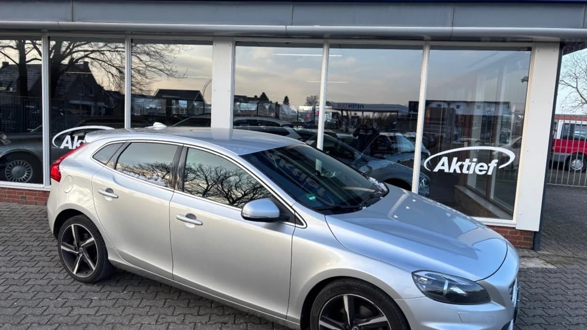 Volvo V40 — foto 1
