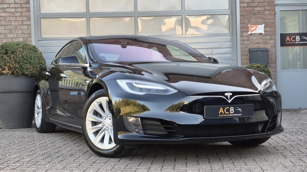 Tesla Model S — foto 1