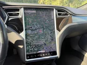 Tesla Model S thumbnail 6