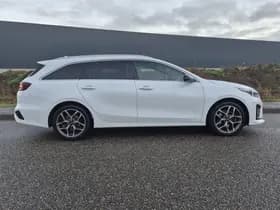 Kia Ceed Sportswagon thumbnail 2