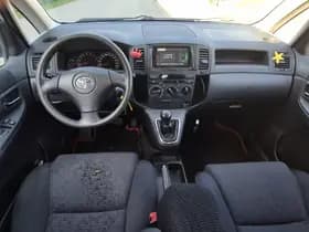 Toyota Corolla Verso thumbnail 5