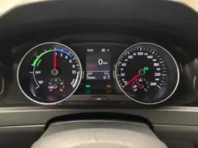 Volkswagen Golf thumbnail 26