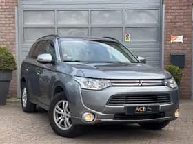 Mitsubishi Outlander thumbnail 1