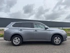 Mitsubishi Outlander thumbnail 2