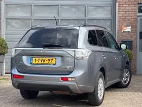 Mitsubishi Outlander thumbnail 3