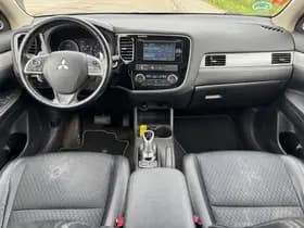 Mitsubishi Outlander thumbnail 4