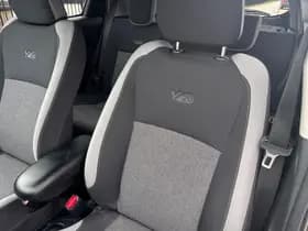 Toyota Yaris thumbnail 11