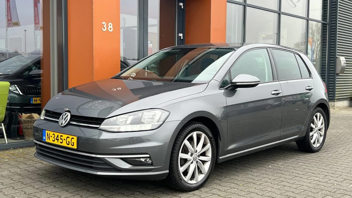 Volkswagen Golf 1.0TSI Highline Massage Navi Bluetooth PDC — foto 1