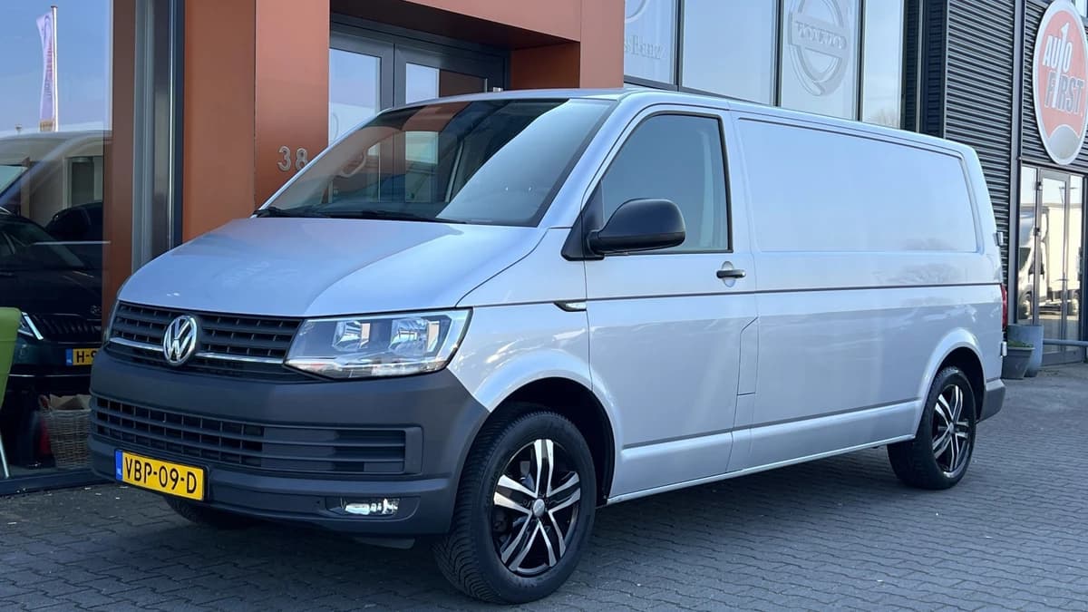 Volkswagen Transporter 2.0TDI L2H1 AUT. Carplay PDC Cruise — foto 1