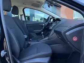 Ford Focus thumbnail 9