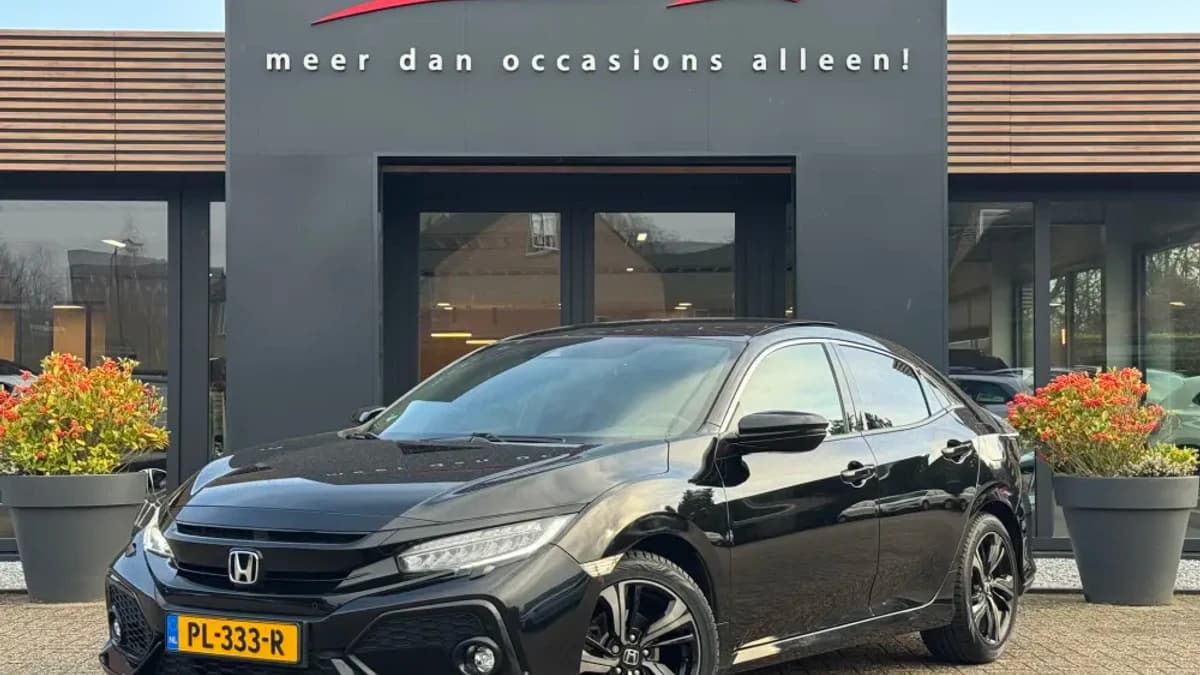 Honda Civic 5dr Civic 1.0 i-VTEC Elegance Black Edition — foto 1