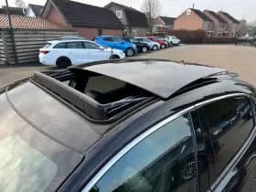 Honda Civic 5dr Civic 1.0 i-VTEC Elegance Black Edition thumbnail 2