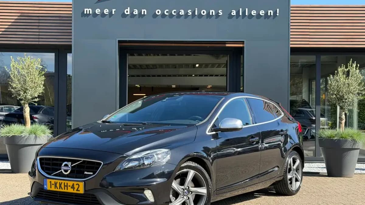 Volvo V40 T3 R-Design — foto 1