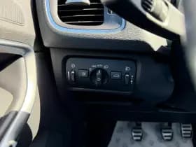 Volvo V40 T3 R-Design thumbnail 14