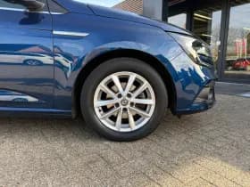 Renault Mégane Mégane Estate TCe 140 Limited thumbnail 7