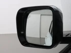 Land Rover Defender thumbnail 14