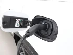 Land Rover Defender thumbnail 17