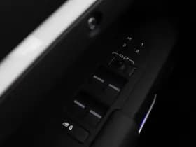 Land Rover Defender thumbnail 53