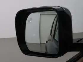 Land Rover Defender thumbnail 14