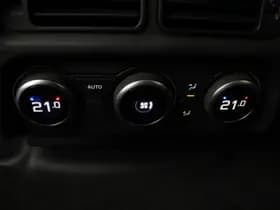 Land Rover Defender thumbnail 61